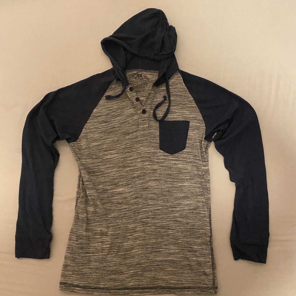Small styli denim long sleeve shirt.